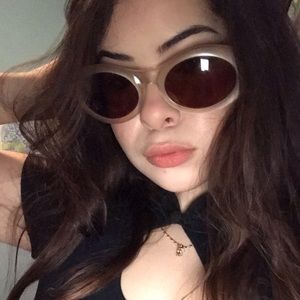 Meet your Posher, Crystal